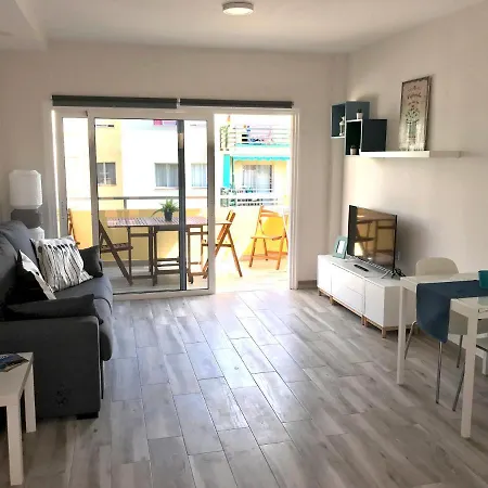 Angeles Cristianos Apartment *