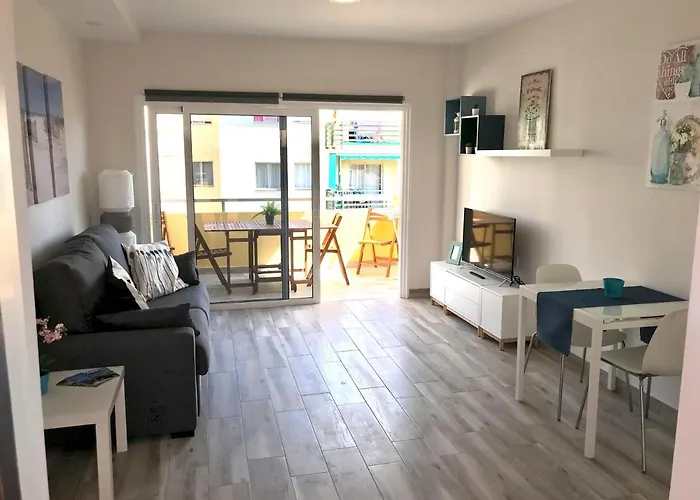 Angeles Cristianos Apartment *